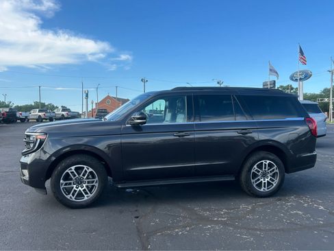 Used 2025 Ford Expedition Active AWD/4WD image 1