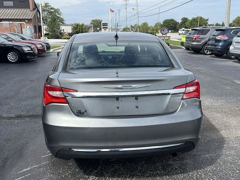 Used 2011 Chrysler 200 Limited FWD image 4