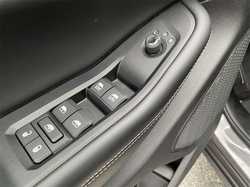 Used 2023 Jeep Grand Cherokee L Laredo image 15