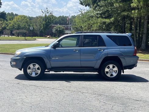 Used 2005 Toyota 4Runner SR5 AWD/4WD image 3
