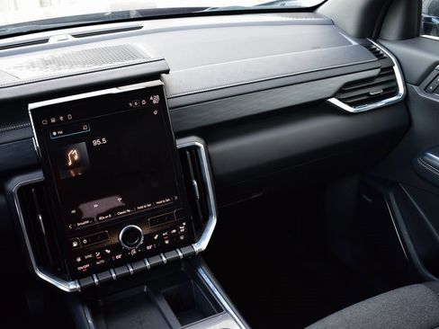 Used 2025 GMC Acadia Elevation image 28