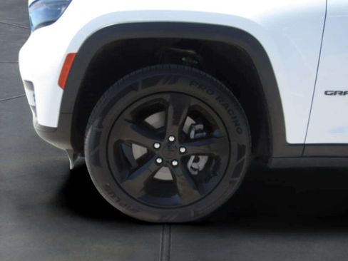 Used 2023 Jeep Grand Cherokee L Laredo RWD image 4
