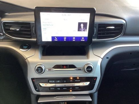 Used 2022 Ford Explorer XLT w/ Equipment Group 202A image 51