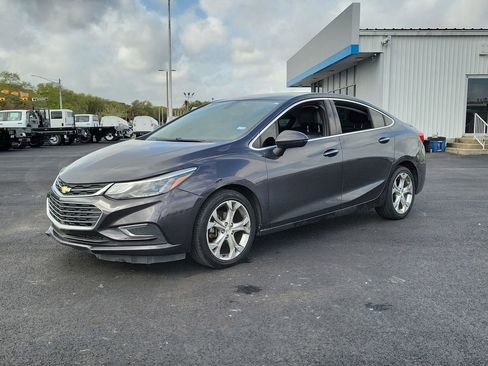 Used 2017 Chevrolet Cruze Premier image 2