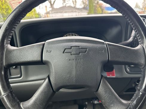 Used 2006 Chevrolet Silverado 2500 LT w/ Skid Plate Package image 21