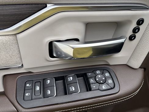 New 2026 RAM 3500 Laramie AWD/4WD image 23