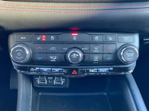 Used 2024 Dodge Durango GT image 35