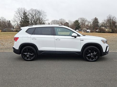 Used 2023 Volkswagen Taos SE image 8