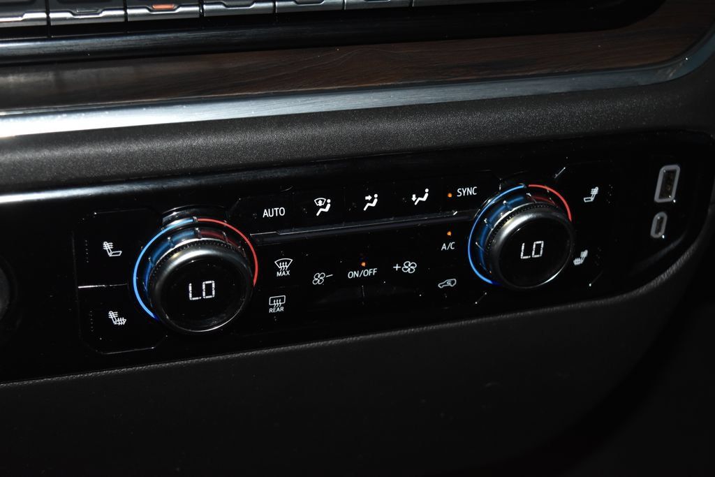 Used 2024 GMC Sierra 1500 SLT AWD/4WD image 14
