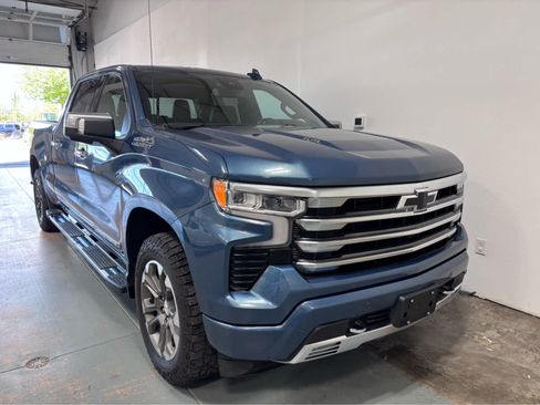 Used 2024 Chevrolet Silverado 1500 High Country w/ Z71 Off-Road Package AWD/4WD image 7
