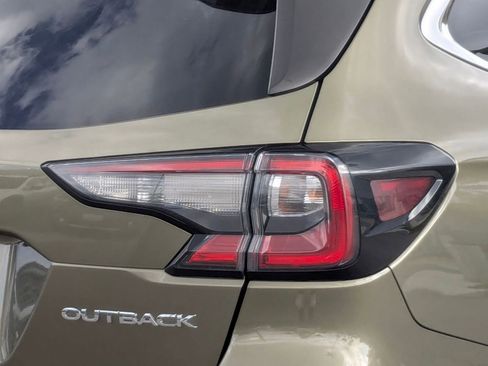 Used 2024 Subaru Outback Premium AWD/4WD image 12