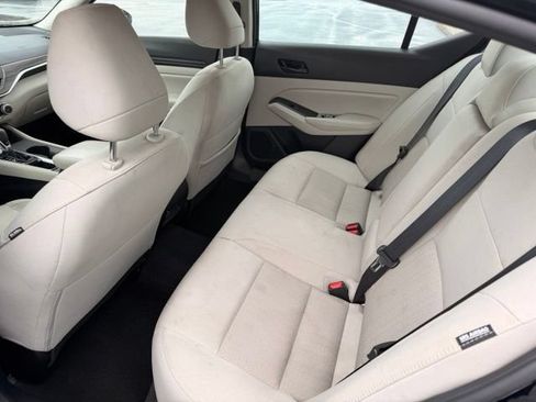 Used 2025 Nissan Altima 2.5 SV FWD image 17