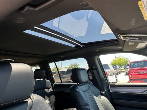 New 2026 Jeep Grand Wagoneer 4WD image 18