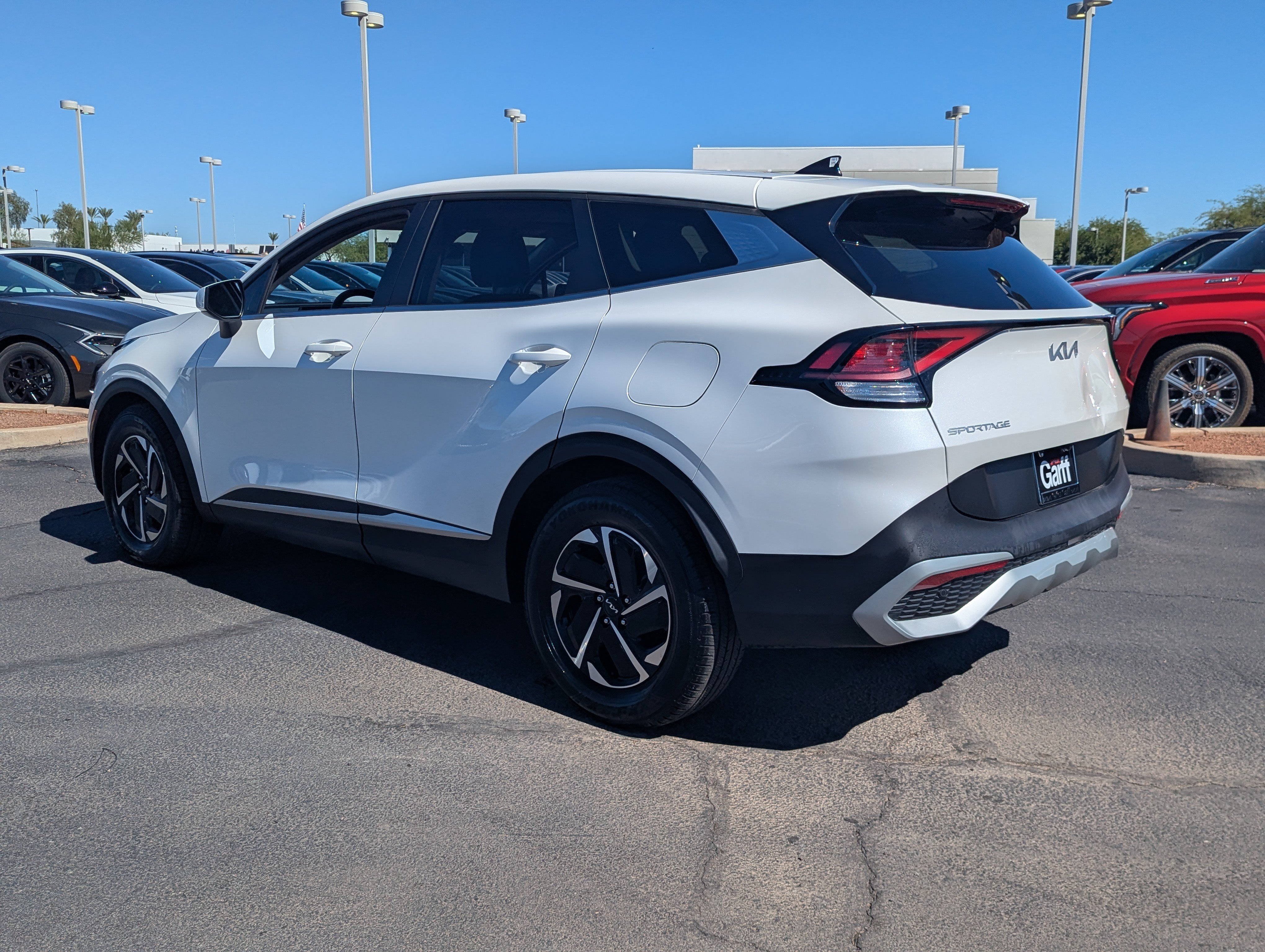Used 2025 Kia Sportage LX FWD image 3