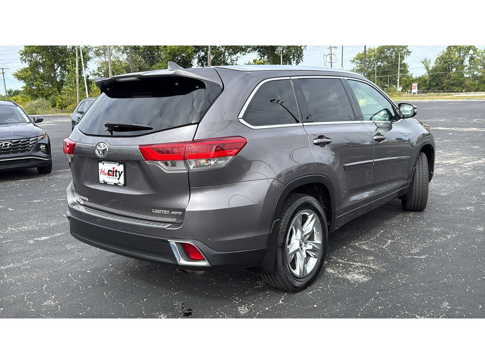 Used 2019 Toyota Highlander Limited AWD/4WD image 9