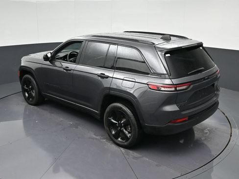 Used 2024 Jeep Grand Cherokee Limited w/ Black Appearance Package AWD/4WD image 23