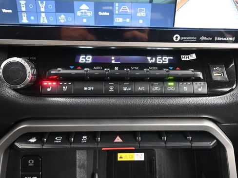 Used 2024 Toyota Tundra Limited image 26