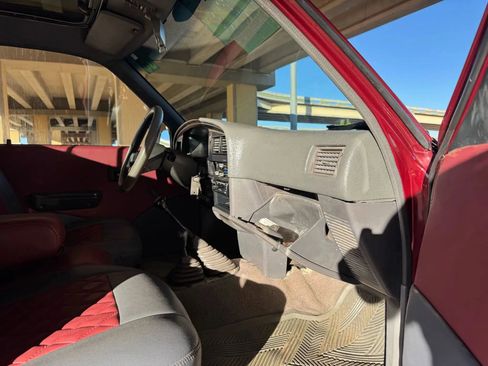 Used 1989 Toyota Pickup Deluxe image 19