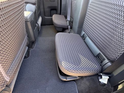 Used 2014 Nissan Frontier SV image 19