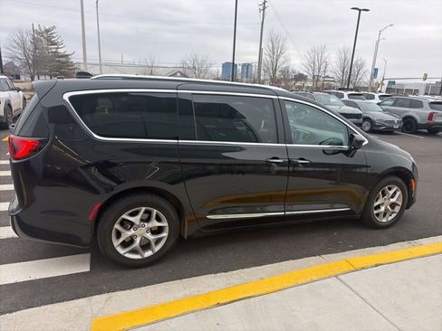 Used 2019 Chrysler Pacifica Touring-L Plus w/ Tire & Wheel Group image 29