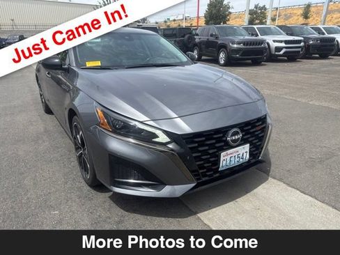 Used 2024 Nissan Altima 2.5 SR FWD image 8