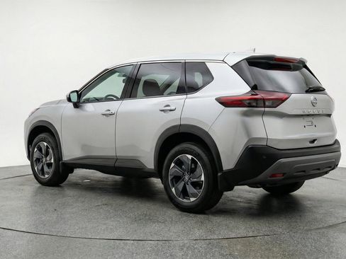Used 2025 Nissan Rogue SV AWD/4WD image 6