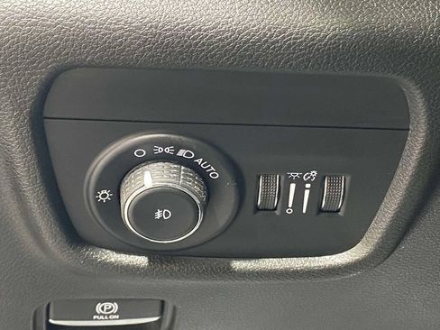 Used 2022 Jeep Grand Cherokee L Limited AWD/4WD image 24