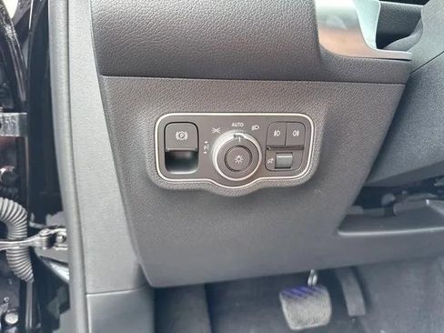 New 2025 Mercedes-Benz GLB 250 image 33