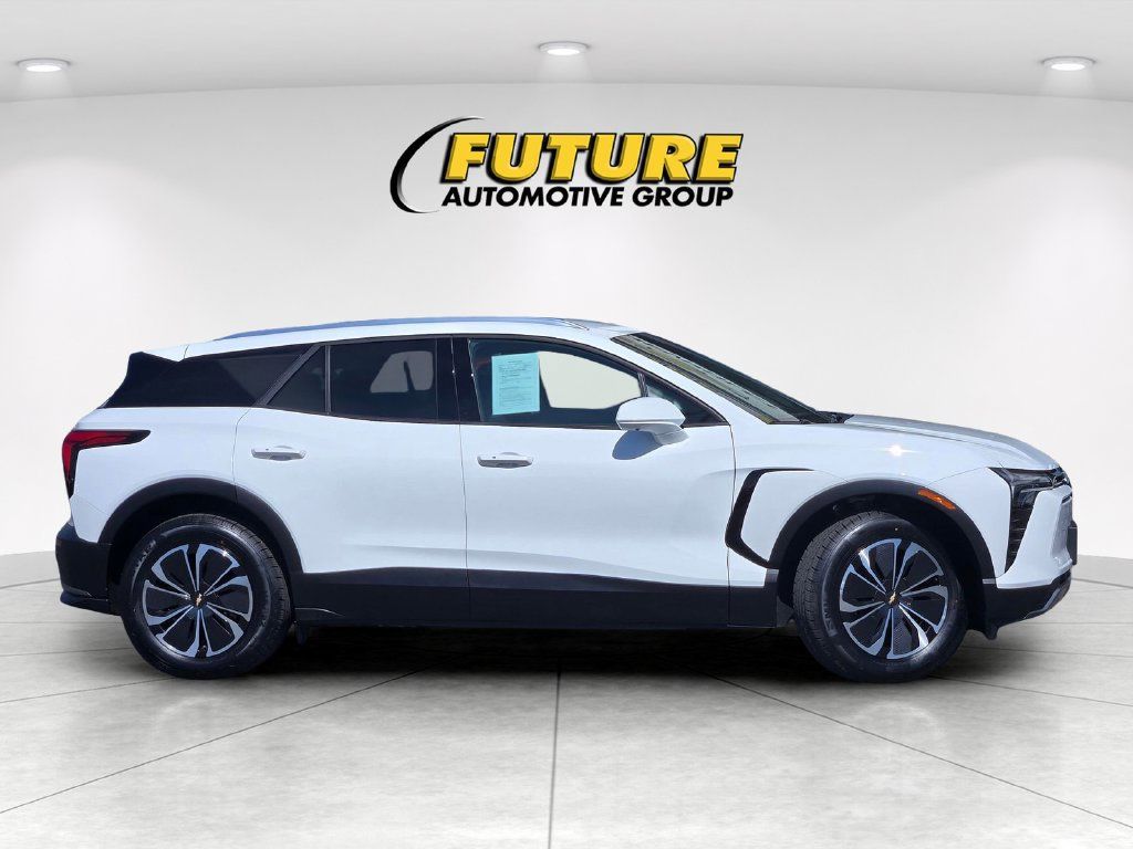 Used 2024 Chevrolet Blazer EV LT AWD/4WD image 3