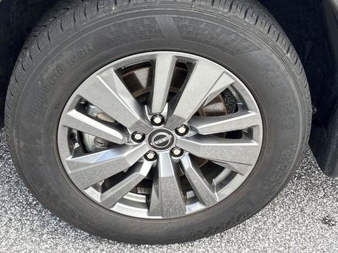 Certified 2025 Nissan Pathfinder SV w/ SV Premium Package FWD image 29