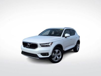 Used 2022 Volvo XC40 T5 Momentum