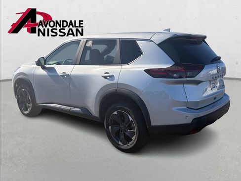 Certified 2025 Nissan Rogue SV image 4