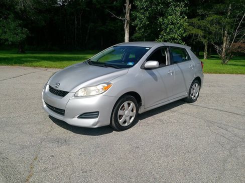 Used 2010 Toyota Matrix FWD image 2