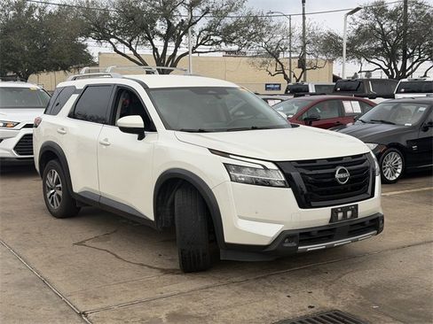 Used 2023 Nissan Pathfinder SL w/ Lighting Package (N92) image 3