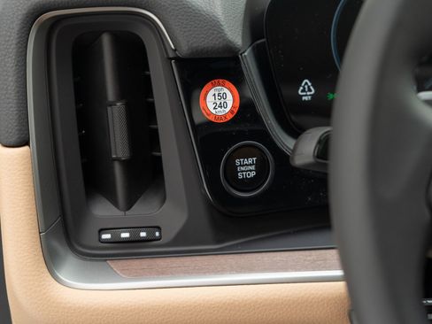 New 2026 Porsche Cayenne image 28