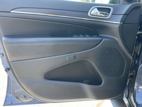 Used 2020 Jeep Grand Cherokee Limited AWD/4WD image 16