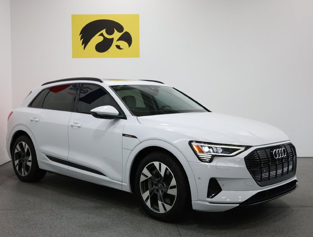 Used 2022 Audi e-tron Premium w/ Convenience Plus Package AWD/4WD image 6