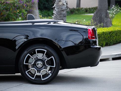 Used 2019 Rolls-Royce Dawn image 10