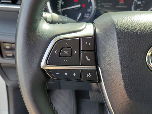 Used 2021 Toyota Highlander XLE AWD/4WD image 23