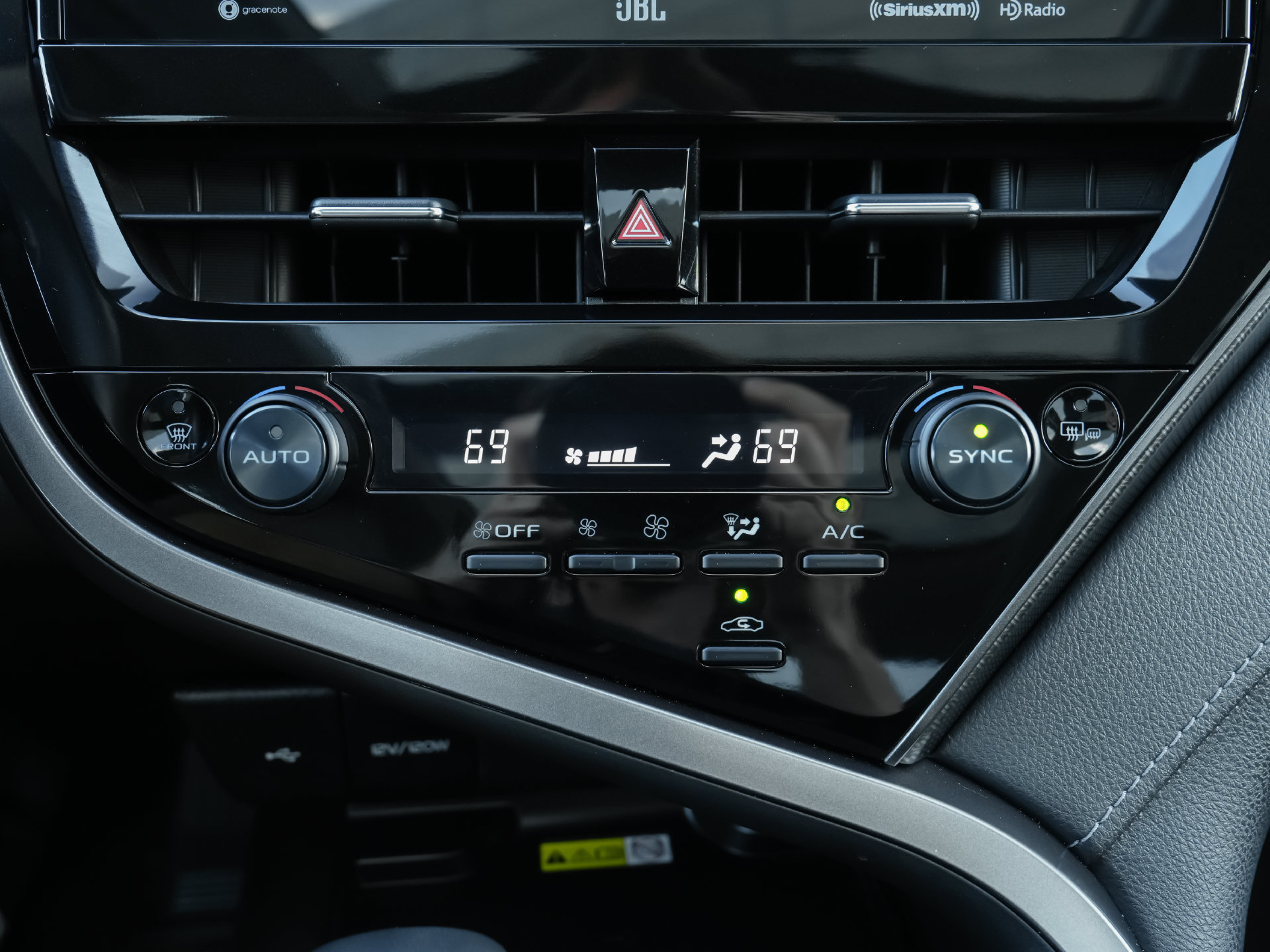 Used 2022 Toyota Camry XSE w/ Navigation Package FWD image 13