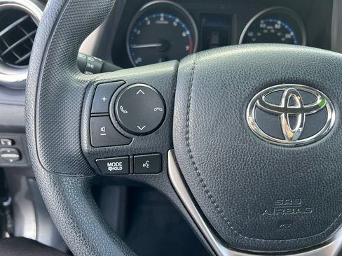 Used 2018 Toyota RAV4 LE FWD image 20