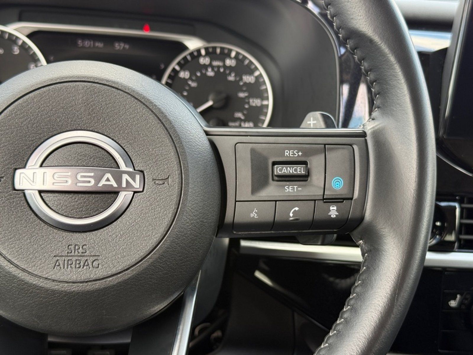 Used 2025 Nissan Pathfinder SV FWD image 32
