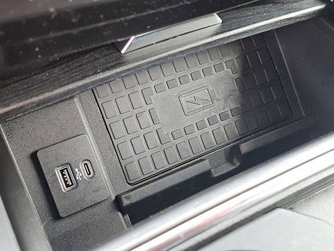 Used 2022 Ford F250 Limited w/ FX4 Off-Road Package image 18