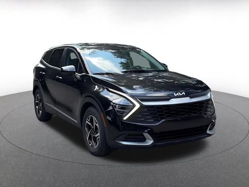 Used 2025 Kia Sportage LX FWD image 3