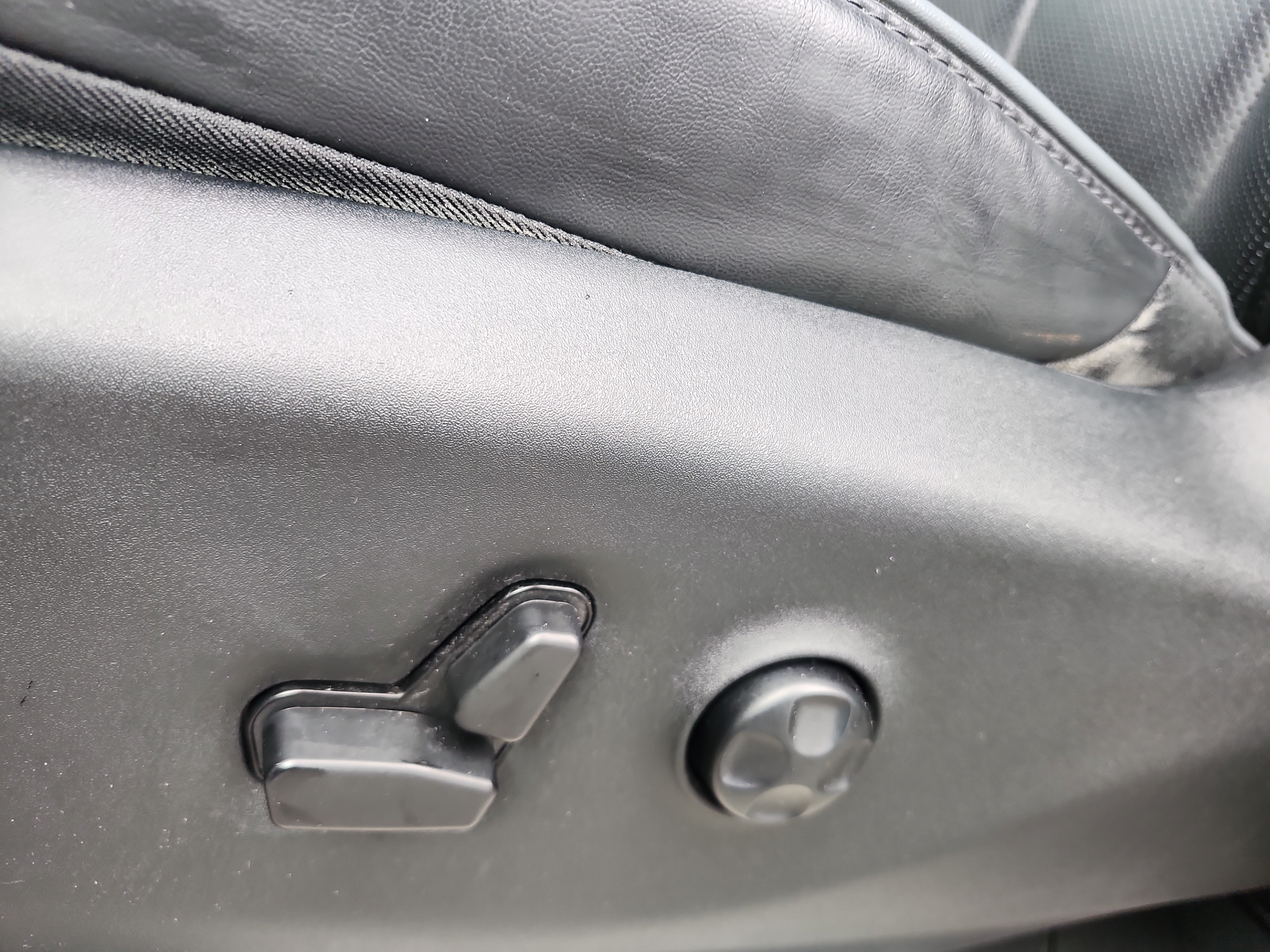 Used 2017 Chrysler Pacifica Limited FWD image 15