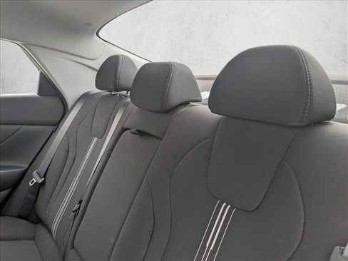 Used 2025 Hyundai Elantra SEL FWD image 16
