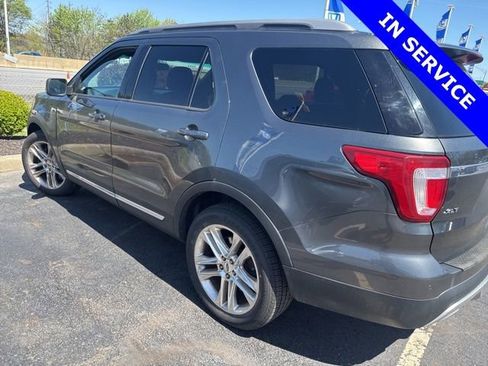 Used 2017 Ford Explorer XLT w/ Equipment Group 202A AWD/4WD image 12