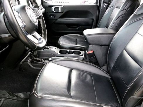 Used 2020 Jeep Gladiator Overland image 10