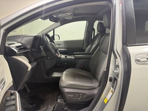 Used 2021 Toyota Sienna XLE image 12