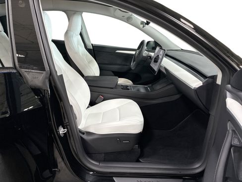 Certified 2023 Tesla Model Y Long Range AWD/4WD image 13